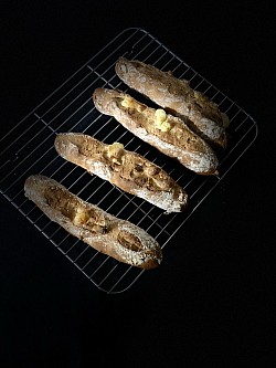 DESTROYフランスパン。