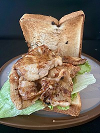 GIGA ginger pork サンド。