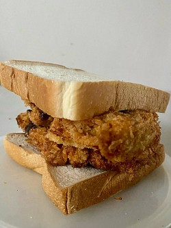 FUCKING TONKATSU サンド。