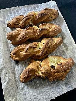twisted makan bread