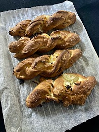 twisted makan bread